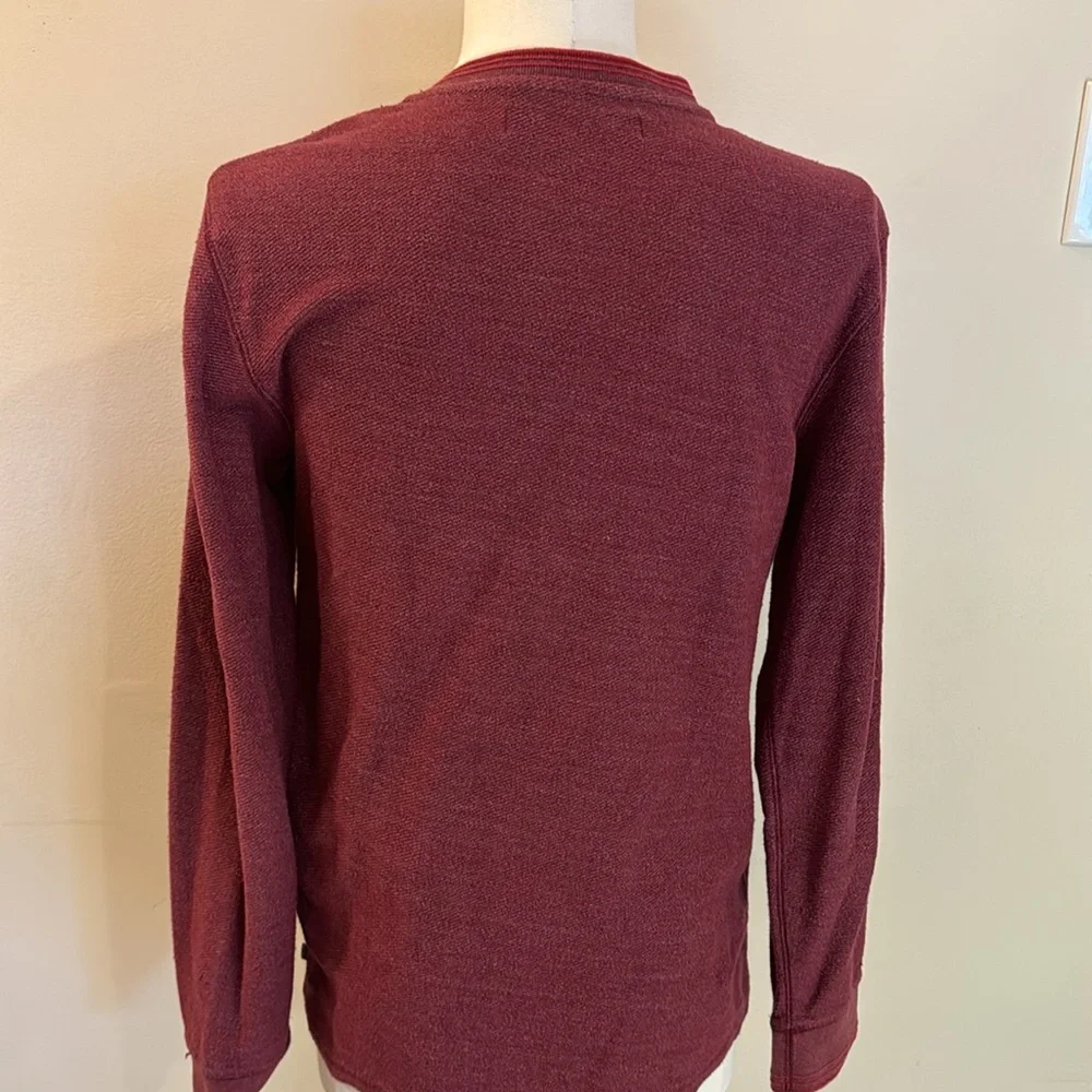 Levi Men’s Medium Red Long Sleeve 3 Button Henley Tee Shirt